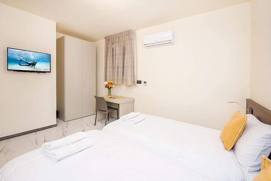 Atlantis Holiday Suites มาร์ซาลฟอร์น ภายนอก รูปภาพ